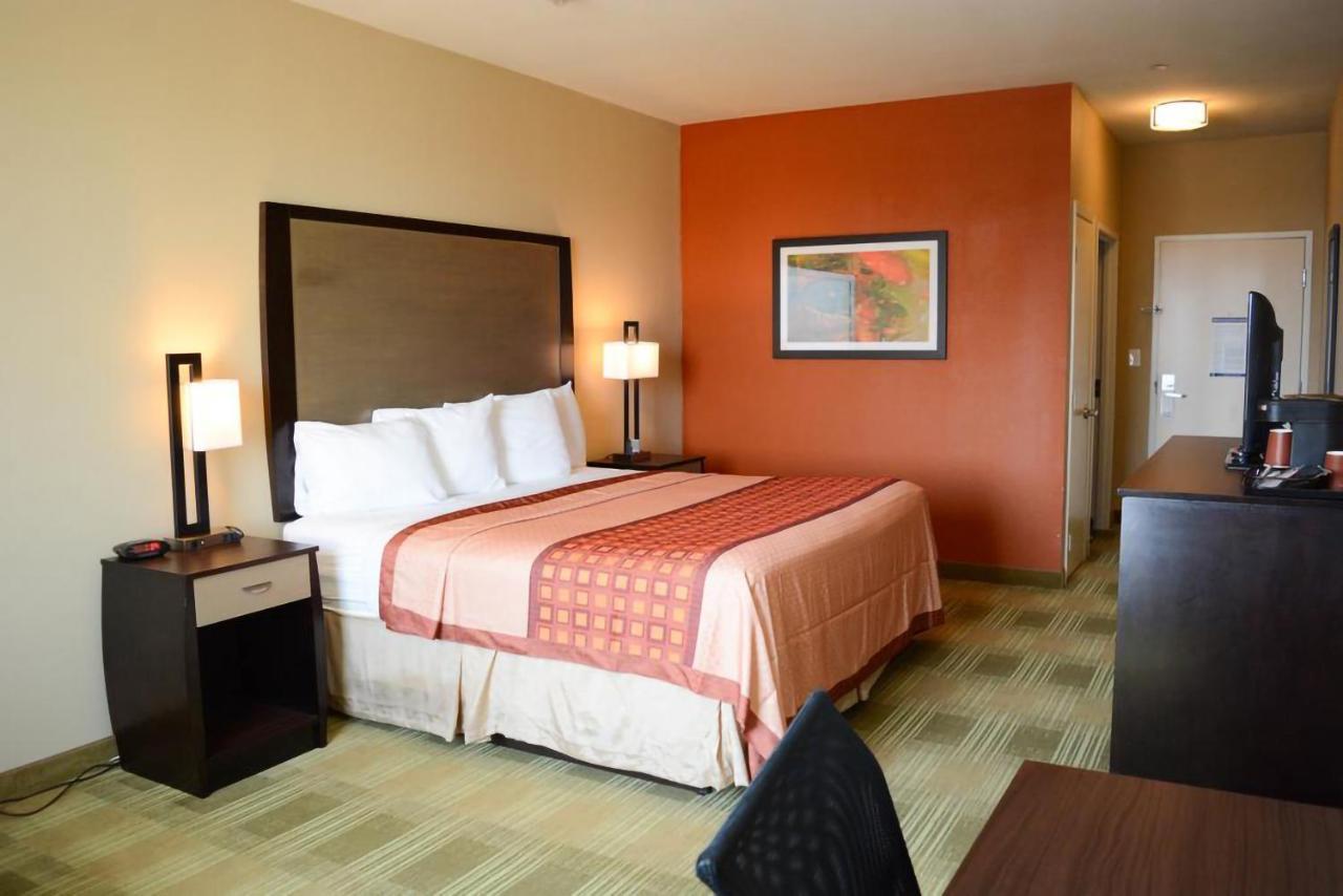 Coratel Inn & Suites By Jasper Cotulla Exterior photo