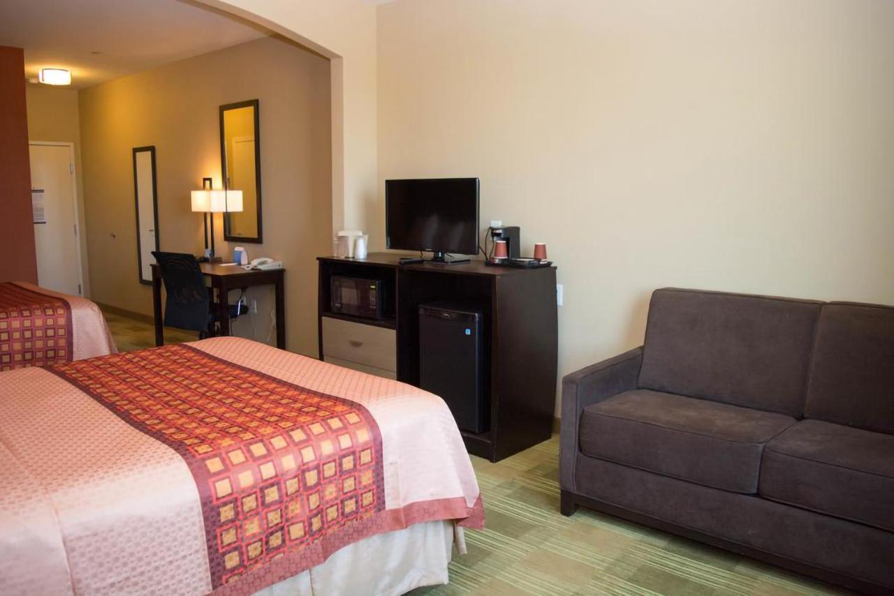 Coratel Inn & Suites By Jasper Cotulla Exterior photo