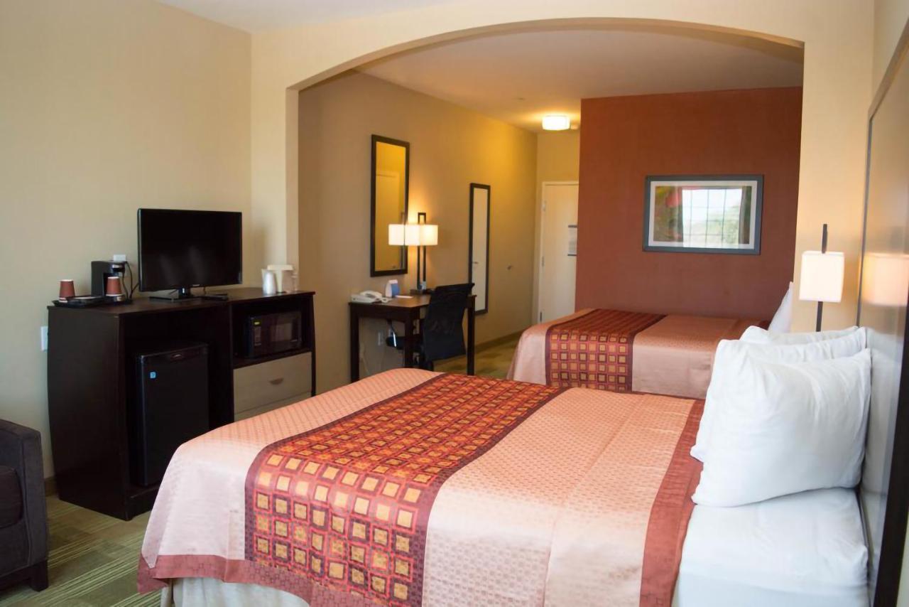 Coratel Inn & Suites By Jasper Cotulla Exterior photo
