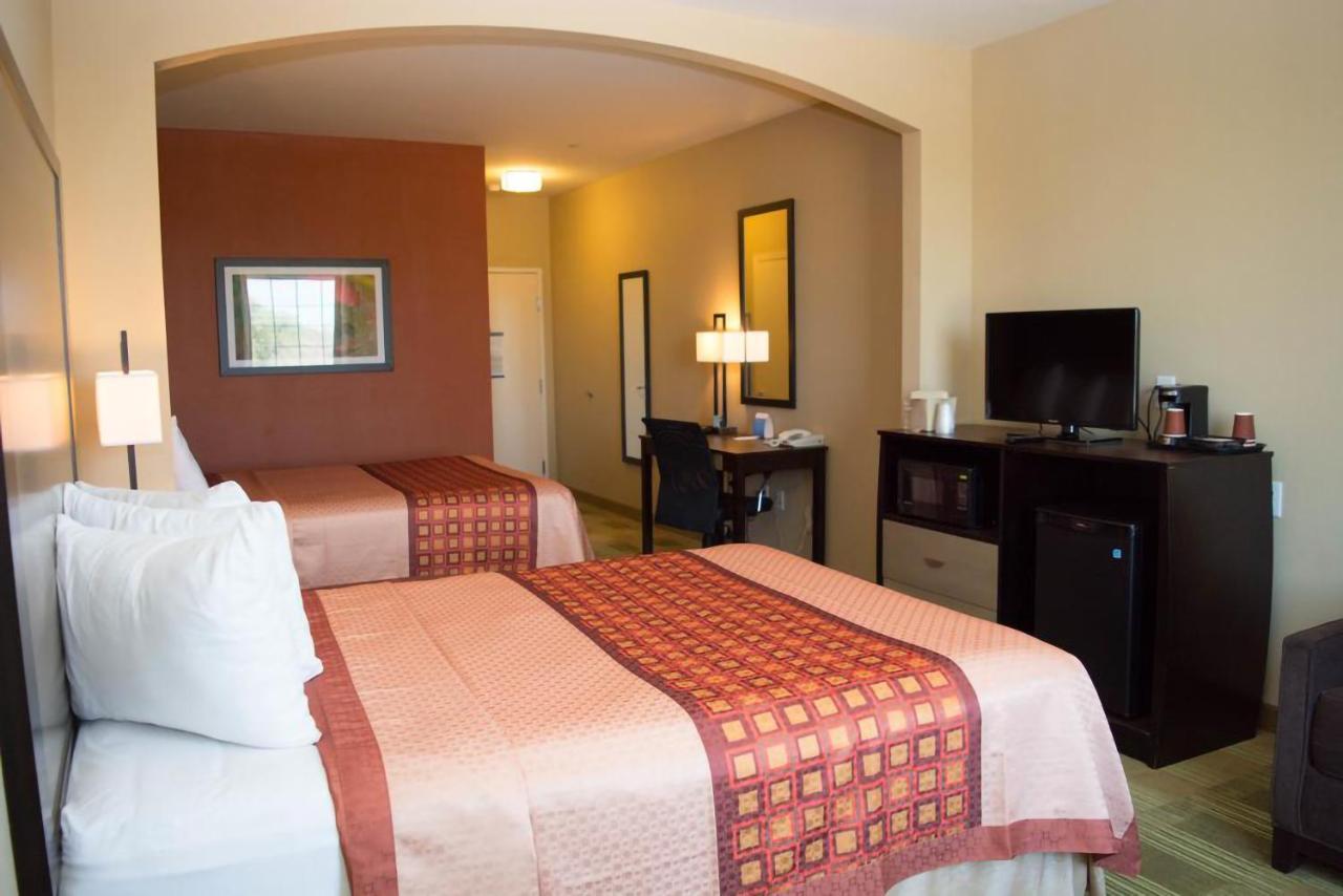 Coratel Inn & Suites By Jasper Cotulla Exterior photo